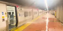 Piogge torrenziali a New York: cascate d'acqua nella metropolitana