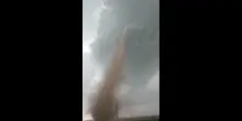 Il vortice apocalittico del tornado che ha sferzato un geoparco in Cina: il video