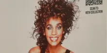 Abiti, accessori e una giacca slot-machine: i cimeli di Whitney Houston all'asta