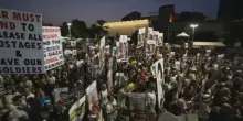 Tel Aviv, in migliaia in piazza contro piano governo su Gaza