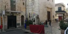 Precipita mentre monta le luminarie per la festa patronale: si muore sul lavoro anche a Ferragosto