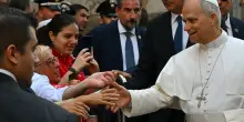 Il Papa all'Angelus: "Vadano a buon fine le trattative per far cessare le guerre"