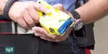 Bloccato con taser muore in ambulanza, aperta un'inchiesta