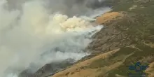 Incendi record in Spagna: 343mila ettari in fumo. Le immagini aeree dal fronte del fuoco