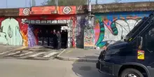 Blitz al Leoncavallo: lo sgombero del centro sociale. Il video dell'operazione