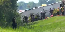 Bus turistico si schianta presso Buffalo, cinque vittime tra cui un neonato