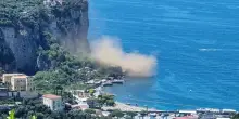 Frana un costone in mare a Vico Equense, nessun ferito