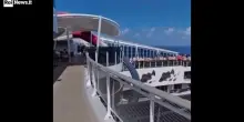 Avaria nave Msc, 8500 passeggeri bloccati a bordo: "Siamo fermi con le eliche spente"