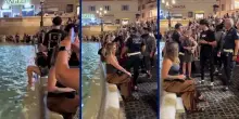 Turista argentina multata per aver messo i piedi nella Fontana di Trevi, il video è virale