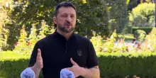 Zelensky: "Servono passi veri, il tempo concesso a Mosca è stato usato per nuovi attacchi"