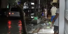 Puglia, negozi e case invasi dall'acqua. A Foggia tettoia di un palazzo divelta da una tromba d'aria
