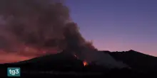Vesuvio, canadair per spegnere l'incendio