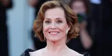 Sigourney Weaver compie 76 anni: "Ho detto molti no nella mia vita"