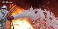 Un enorme incendio divampa nella regione ucraina di Chernihiv, dopo l'attacco russo