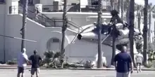 Elicottero si schianta vicino a una spiaggia in California, cinque feriti