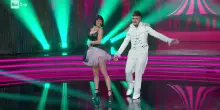 Ballando con le Stelle, Rosa Chemical e la salsa scatenata tra il pubblico: i giochi d'intesa