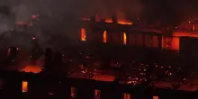 Un incendio distrugge il Monastero della Bernaga: le immagini dal drone