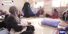 Gaza: le neo mamme, per terra, cullano i neonati