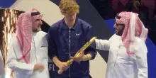 Premiazione di Sinner dopo la vittoria contro Alcaraz al Six Kings Slam di Riad