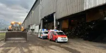 Trento, travolto da una pala meccanica: muore un operaio di 46 anni