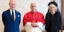 La preghiera in Sistina nel segno di un rinnovato ecumenismo: Carlo III in Vaticano con Papa Leone