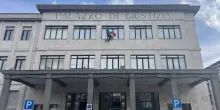 Video online degli abusi su 12enne, tre arresti a Pescara. In carcere un 18enne e due minorenni