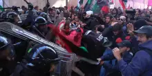 Tajani a Torino, scontri tra pro Pal e polizia davanti Museo Egizio
