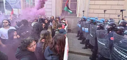 Pro Pal, cori contro esponenti di Forza Italia vicino a Museo Egizio e scontri con forze dell'ordine