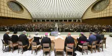 Chiesa, la richiesta del sinodo alla Cei: "Sostenga le giornate contro omofobia e transfobia"