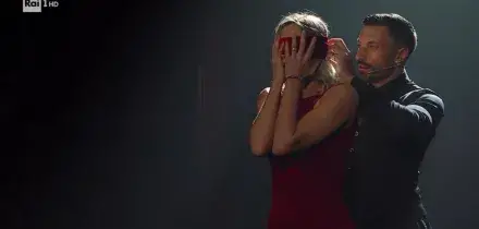 Ballando con le Stelle, il tango di Francesca Fialdini e Giovanni Pernice