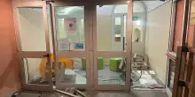 Genova, armati di spranghe vandalizzano liceo occupato: aule devastate e svastiche sui muri