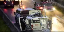 Assalto a 2 portavalori con esplosivo, semiautomatiche e chiodi su A14. Presi 3 della banda