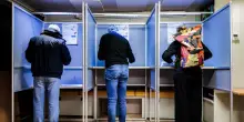 Elezioni anticipate in Olanda, sfida all'ultimo voto per Wilders. Affluenza in calo sul 2023