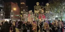 Le spettacolari immagini del New York Halloween Parade, la più grande parata del mondo