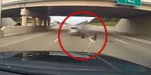 Usa, auto in fuga “presa al lazo” dalla polizia: asse posteriore distrutto dal “grappler”