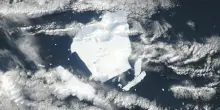 L'iceberg più grande del mondo sta per disintegrarsi: il video timelapse dell'ultimo viaggio di A23a