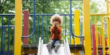 Vibo Valentia, bambino schiacciato da una trave in parco giochi: è grave