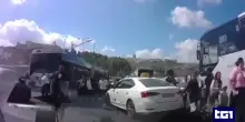 Gerusalemme, attentato alla fermata degli autobus: sei morti e 10 feriti