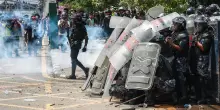 Nepal, dopo le proteste si tratta per un governo ad interim. Riaperto l'aeroporto di Katmandu