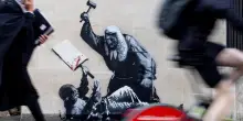 Il ritorno di Banksy: un nuovo murale appare a Londra, subito coperto