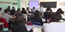 Riaprono le scuole, fuori i cellulari: si comincia da Bolzano