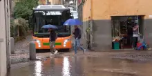 Allagamenti e smottamenti a Como: "Mai così tanti detriti", le strade invase dall'acqua