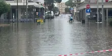 Bibione, violentissimo nubifragio nella notte: strade allagate e decine di interventi dei pompieri