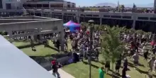Charlie Kirk colpito alla Utah Valley University, gli studenti in fuga