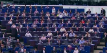 Protesta degli eurodeputati Ecr e conservatori per il minuto di silenzio negato per la morte di Kirk