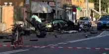 Auto contro un palo durante l'inseguimento con la polizia, morto 18enne