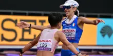 Perez si inchina a Palmisano, poi l'abbraccio