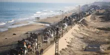 La drammatica fuga dei palestinesi da Gaza city, 480 mila secondo l'esercito