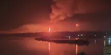 Vasto attacco di droni ucraini sulle raffinerie russe: colpiti impianti di Saratov e Samara