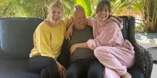 Bruce Willis, l'ultima foto con le figlie Scout e Tallulah: il sorriso nella nuova residenza
